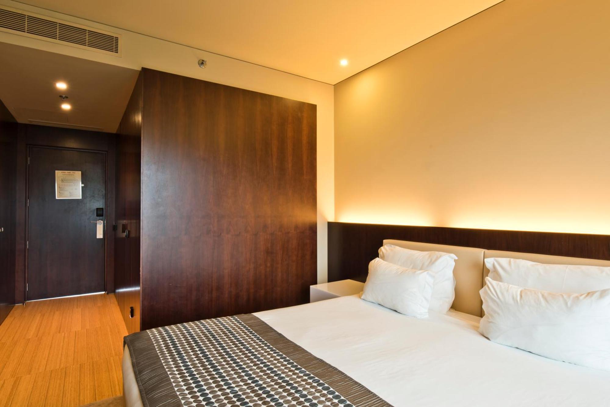 Golden Tulip São João da Madeira Hotel Quarto foto